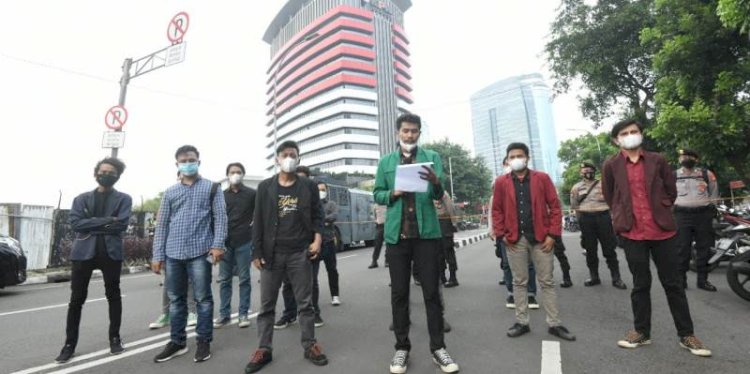 Elemen mahasiswa yang menamakan BEM Nusantara saat demo di depan gedung KPK/RMOL 