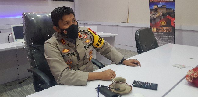 Kapolres Lebong, AKBP Ichsan Nur saat berbincang dengan wartawan RMOLBengkulu di ruang Command Center/RMOLBengkulu