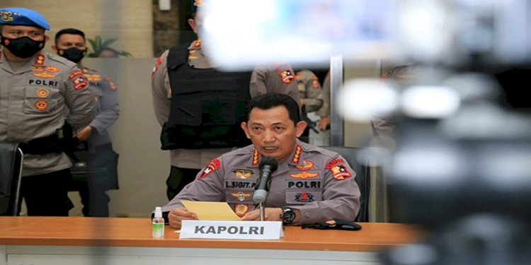Kapolri Jenderal Listyo Sigit Prabowo saat memberikan keterangan pers/Net