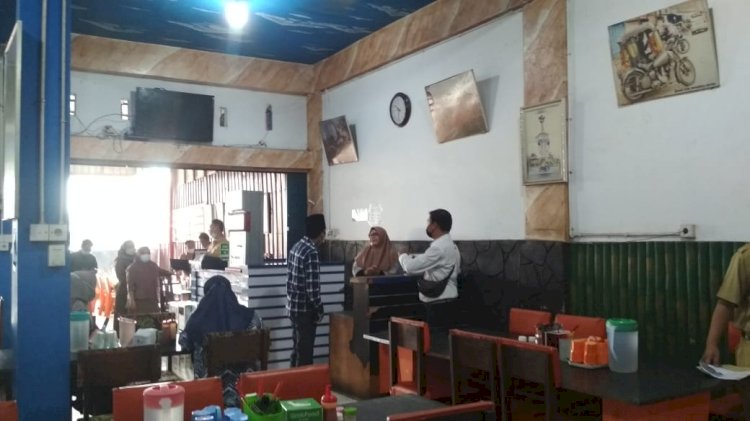 Nampak Rombongan Komisi III DPRD Kota Sidak Di Salah Satu Rumah Makan Di Kota Bengkulu/RMOLBengkulu