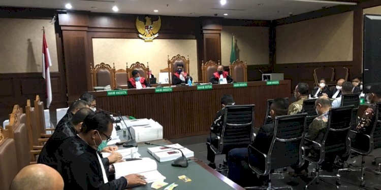 Mantan Menteri Kelautan dan Perikanan Edhy Prabowo (baris pertama) saat mendengarkan tuntutan Jaksa Penuntut Umum Komisi Pemberantasan Korupsi di Pengadilan Tipikor, Jakarta Pusat/RMOL