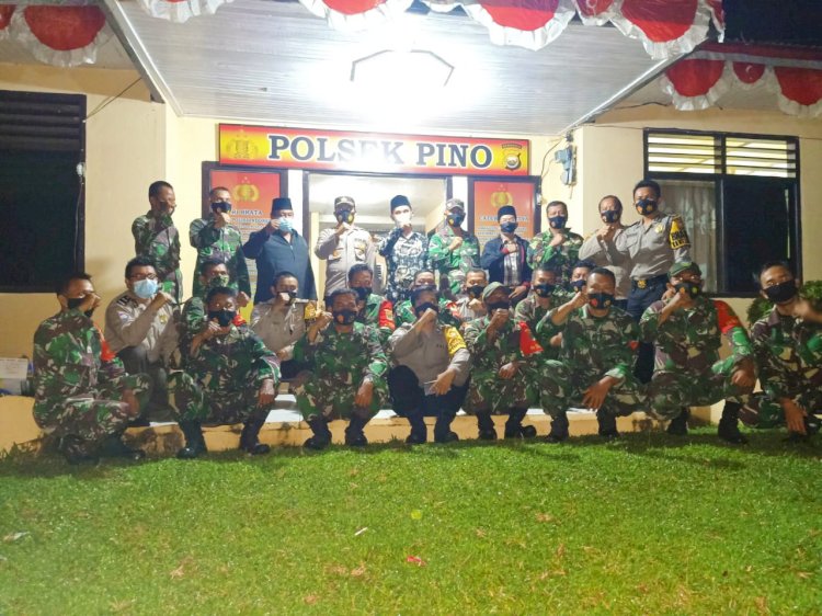 Tampak kekompakan TNI - Polri saat berfoto bersama/RMOLBengkulu