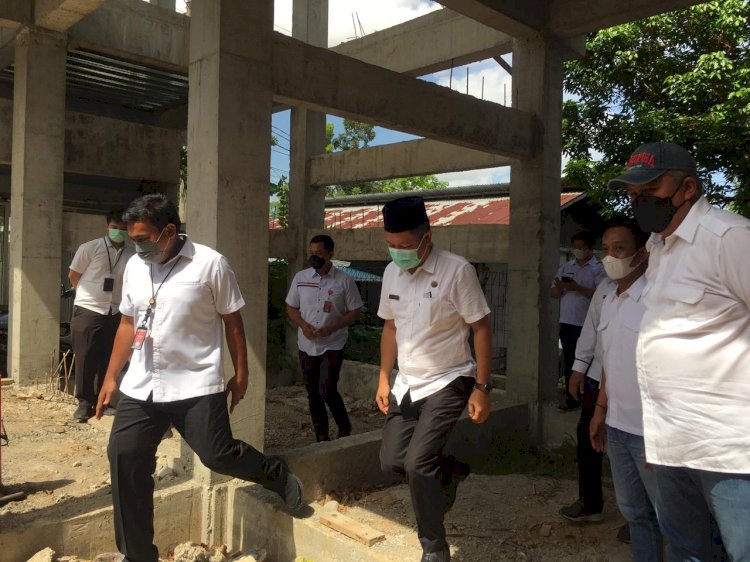 DPUPR didampingi Dir Ditreskrimsus Polda Bengkulu saat pengecekan gedung/RMOLBengkulu