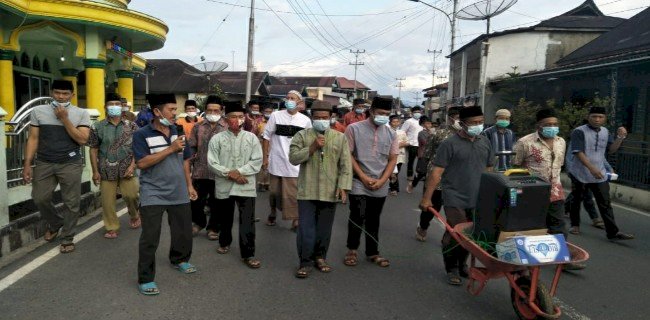 Tampak warga arakan menggelar ritual tolak balak di Desa Ujung Tanjung I/RMOLBengkulu 