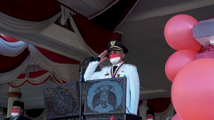 Bupati BS Gusnan Mulyadi saat menjadi inspektur upacara/ist