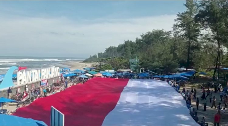Bendera 45x17 berkibar di Pantai Panjang Bengkulu/RMOLBengkulu