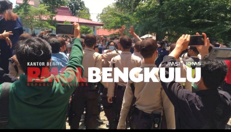 Aksi unjuk rasa BEM se-Universitas Bengkulu/RMOLBengkulu