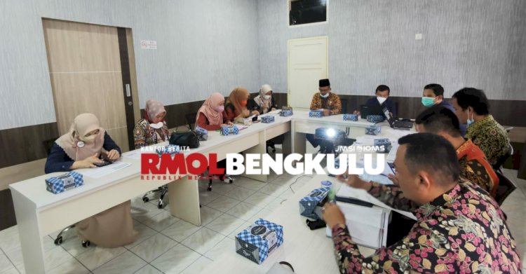 Rekonsiliasi iuran wajib bagi Aparatur Sipil Negara (ASN) dalam program Jaminan Kesehatan Nasional Kartu Indonesia Sehat (JKN KIS) di ruang rapat Sekda Lebong, Kamis (26/8)/RMOLBengkulu