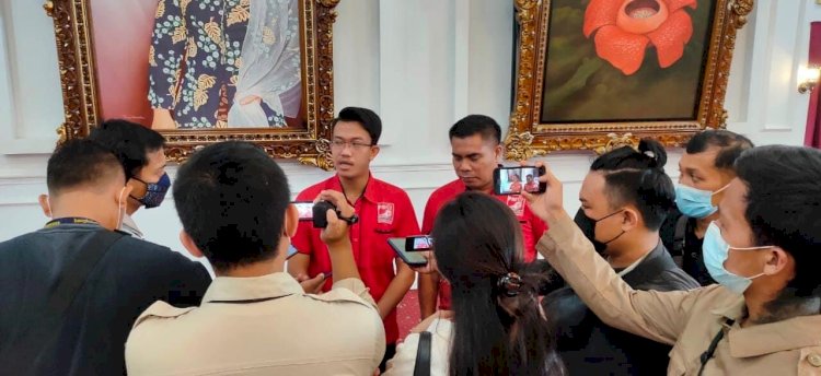 Dokumentasi Ketua DPW PSI Bengkulu, Yogi Pramadani ketika di wawancarai awak media/RMOLBengkulu