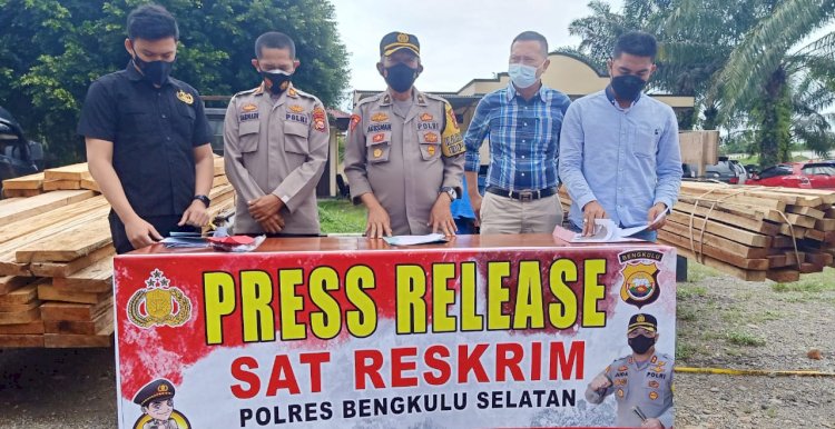 Kompol Agusman pimpinan Press Release Ops Wanalaga 2021/RMOLBengkulu