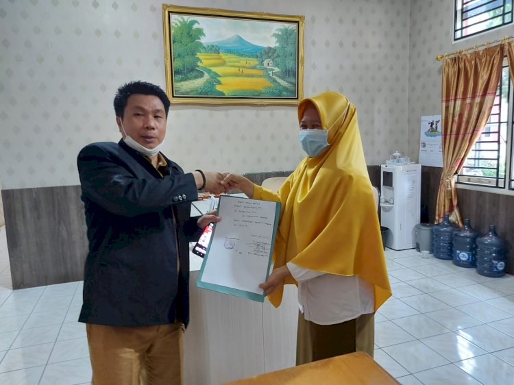 Penyerahan surat pengunduran diri di Meja Sekda Lebong, Mustarani Abidin/RMOLBengkulu