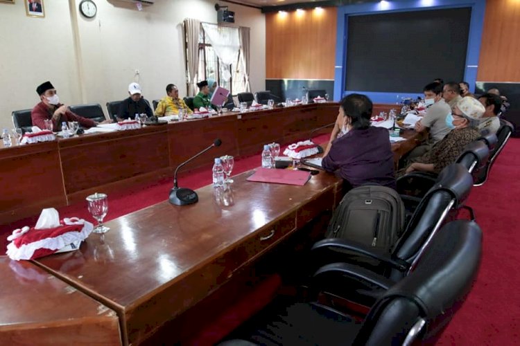 Nampak Beberapa Anggota Komisi I DPRD Kota Bengkulu Melakukan Hearing Dengan BPN Untuk Membahas Status Lahan Warga Di Kelurahan Bentiring/RMOLBengkulu