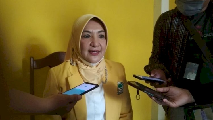 Ketua DPD Partai Golkar Kota Bengkulu, Patriana Sosialinda Saat Diwawancarai Awak Media/RMOLBengkulu