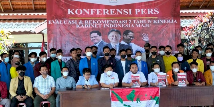 BEM Nusantara saat konferensi pers menyampaikan evaluasi catatan kepemimpinan Jokowi Maruf Amin/RMOL