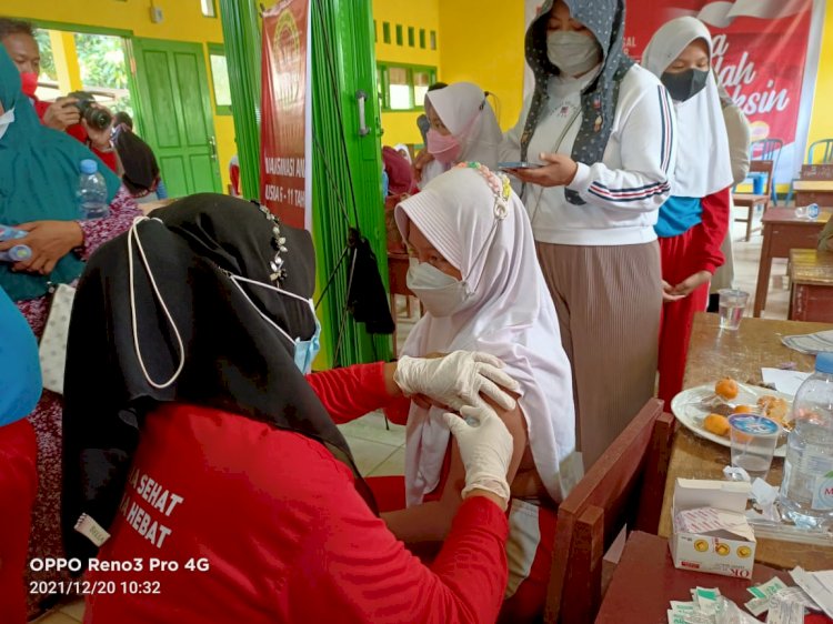Proses penyuntikan vaksin anak di Sekolah Negeri 01 Kaur (SDN 01KAUR)