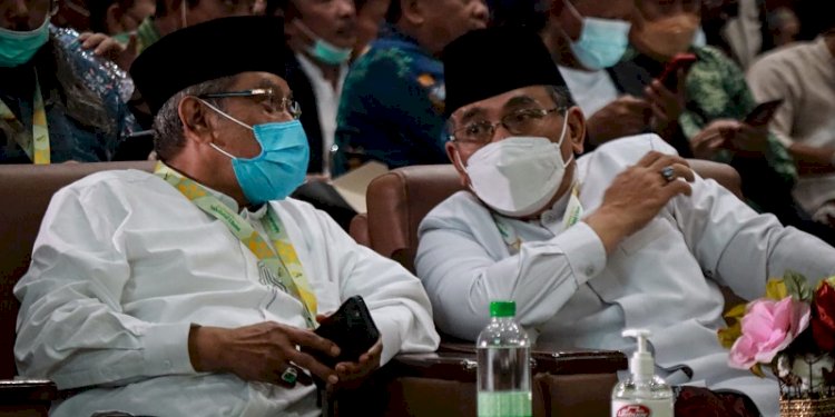 Kebersamaan Ketum Umum PBNU terpilih KH Yahya Cholil Staquf dengan KH Said Aqil Siroj yang sudah menjabat dua periode Ketum PBNU, di acara Muktamar NU ke-34 di Lampung, Jumat (24/12)/RMOL
