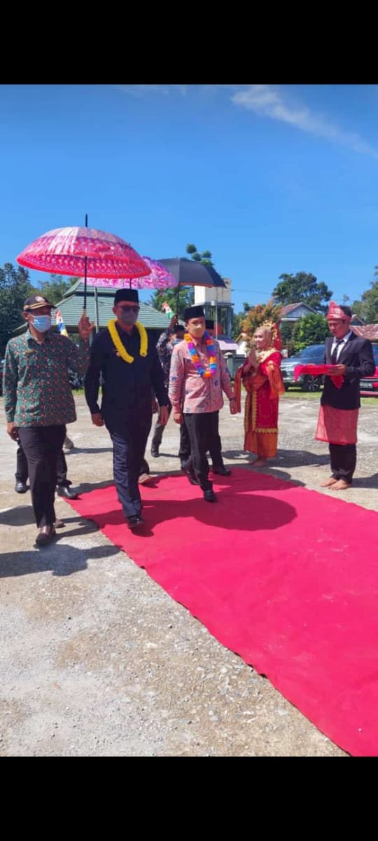 Pembagian sertifikat secara simbolis kepada warga Kecamatan Padang Guci Hulu (Pagulu) Kabupaten Kaur 