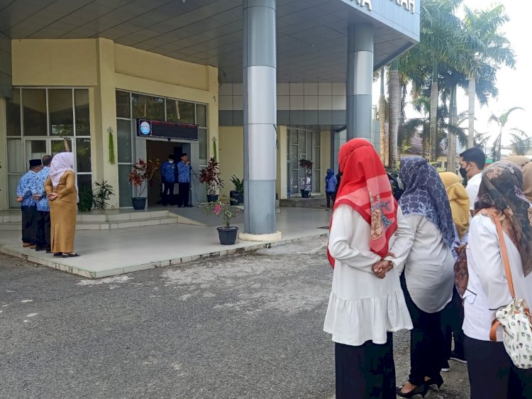 Pimpin upacara di Rumah Sakit Umum Hasanuddin Damrah Manna, Pj Sekda minta ASN disiplin/ist