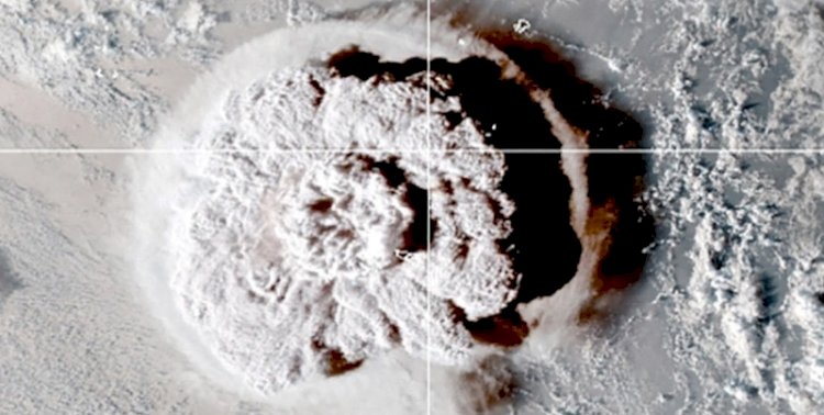 Citra satelit letusan gunung berapi di Negara kepulauan pasifik Tonga/Net