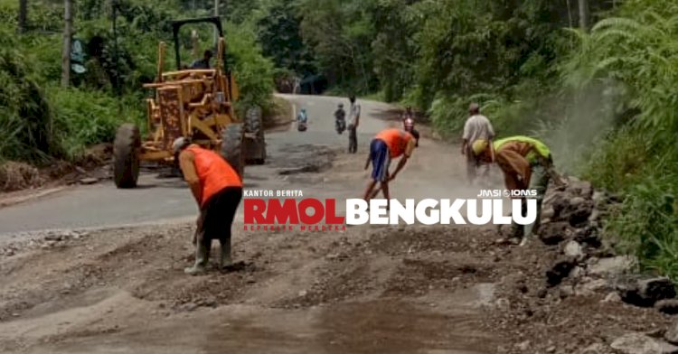 Perbaikan jalan provinsi di Kelurahan Tanjung Agung/RMOLBengkulu