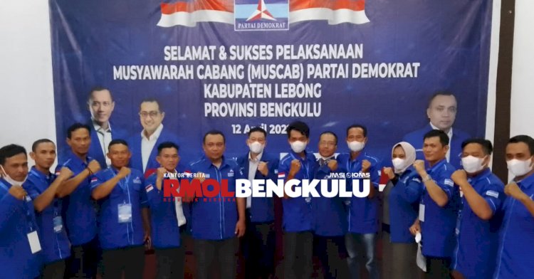 Tampak para pengurus DPC Demokrat Kabupaten Lebong foto bersama usai melaksanakan Muscab ke-4 di Kota Bengkulu/RMOLBengkulu