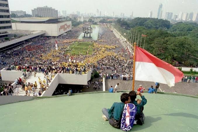 Demo mahasiswa 1998 di Gedung DPR/Net