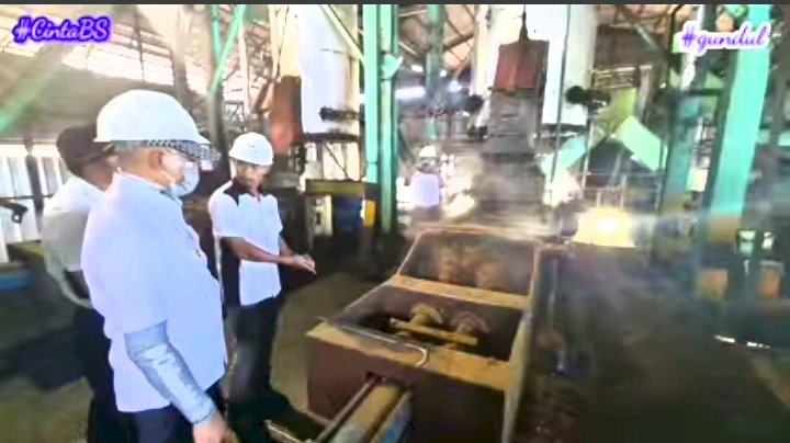 Bupati BS Gusnan Mulyadi saat mengunjungi Pabrik BSL/ist