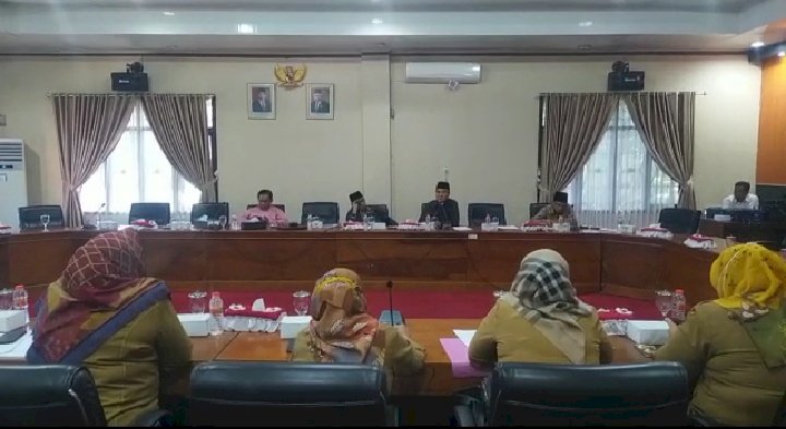 Beberapa Anggota Komisi I DPRD Kota Saat Hearing Bersama Jajaran Pejabat Dinas Sosial Kota Bengkulu/RMOLBengkulu
