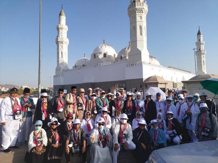 Tampak 43 CJH asal Kabupaten Lebong saat foto bersama di  Masjid Nabawi Madinah/RMOLBengkulu