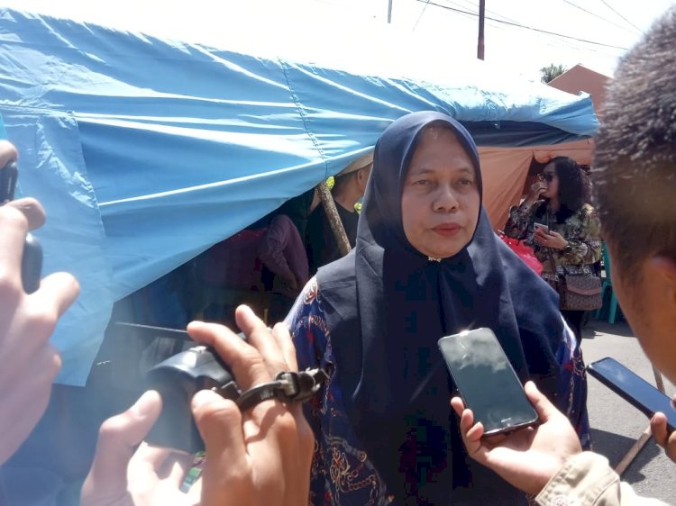 Anggota Komisi III DPRD Kota Bengkulu, Baidari Citra Dewi Usai Memberikan Bantuan Kepada Korban Banjir/RMOLBengkulu