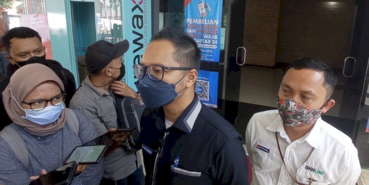  SAM Retail Bandung PT Pertamina Patra Niaga, Fachrizal Imaduddin (tengah) di SPBU Dago, Kota Bandung/RMOLJabar