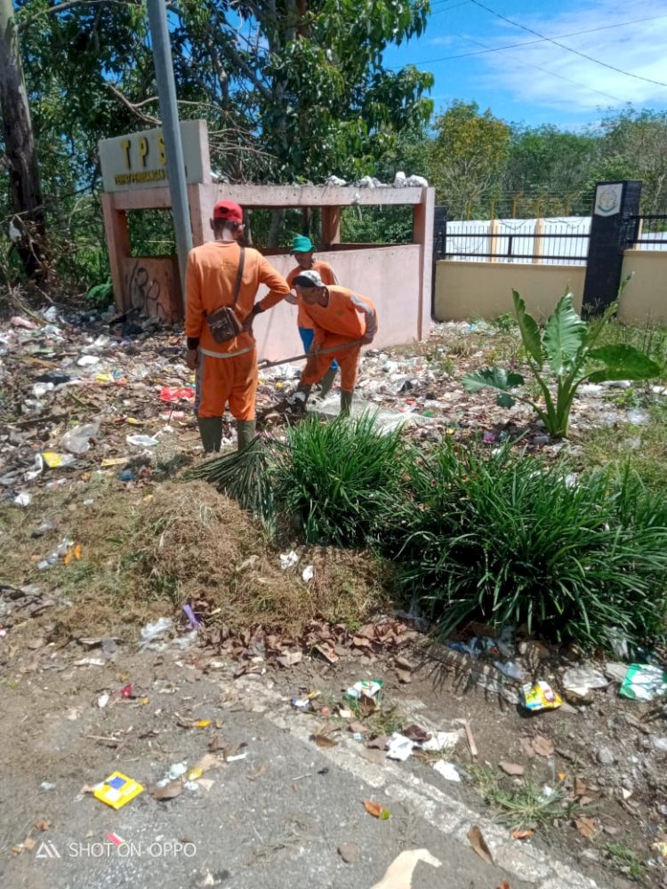 Petugas pengangkut sampah di Kabupaten Lebong/RMOLBengkulu