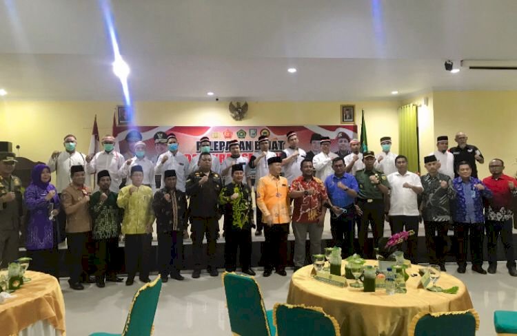 Pelepasan Baiat ISIS dan Pernyataan Setia NKRI oleh 13 orang warga Bengkulu, Kamis (14/07)/RMOLBengkulu.