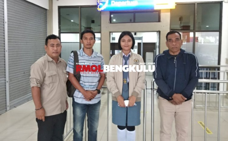 Demanda Berliana Sari terbang ke Istana Merdeka Jakarta didampingi Kadis Parpora Lebong/RMOLBengkulu