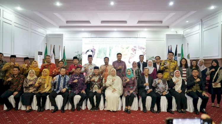 Gubernur Rohidin Mersyah menerima lawatan Menteri Perusahaan Perladangan dan Komoditi Malaysia YB Datuk Hajah Zuraida Kamaruddin di Balai Raya Semarak, Sabtu (16/7)/MC
