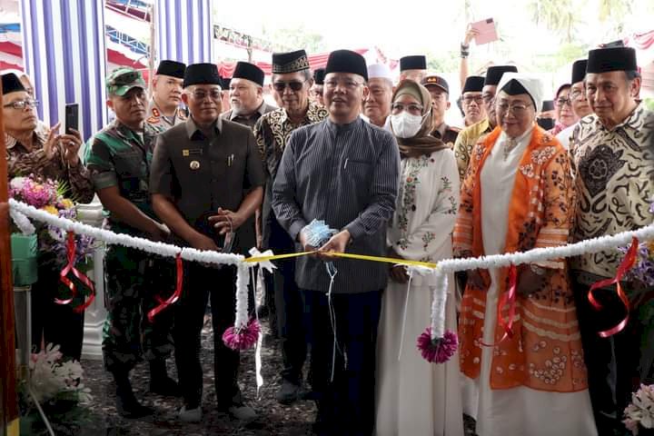 Gubernur Bengkulu Rohidin Mersyah di dampingi Bupati BS Gusnan Mulyadi saat peresmian masjid Al-Hasanah/ist