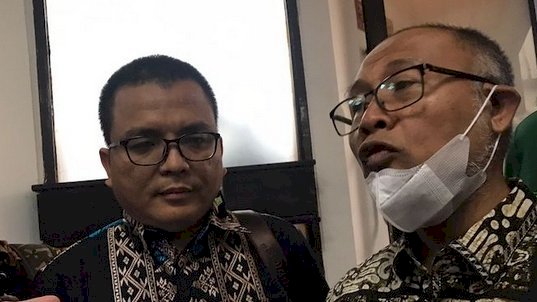 Mantan pimpinan KPK, Bambang Widjojanto (kanan) bersama Denny Indrayana jadi kuasa hukum tersangka korupsi Mardani H. Maming/RMOL
