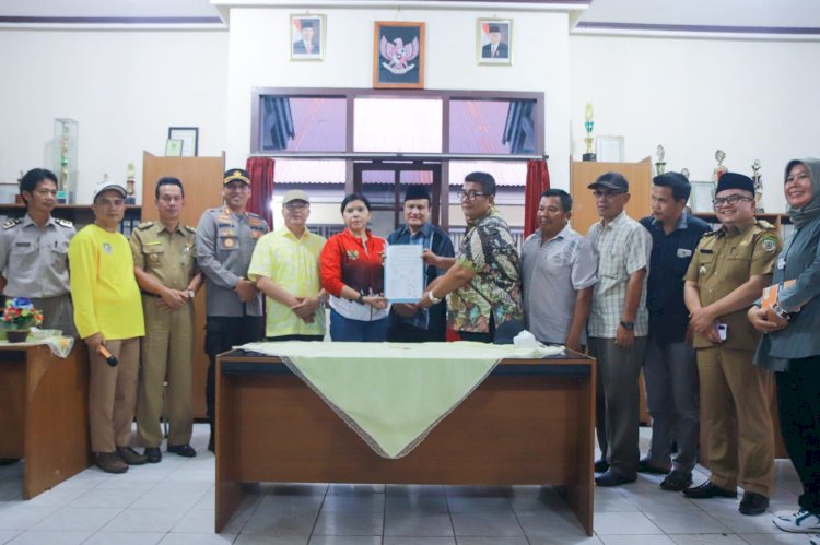 Gubernur Bengkulu Rohidin Mersyah turun langsung menemui manajemen PT. Pamor Ganda dan masyarakat dari 5 desa penyangga di Kecamatan Ketahun Bengkulu Utara/MC