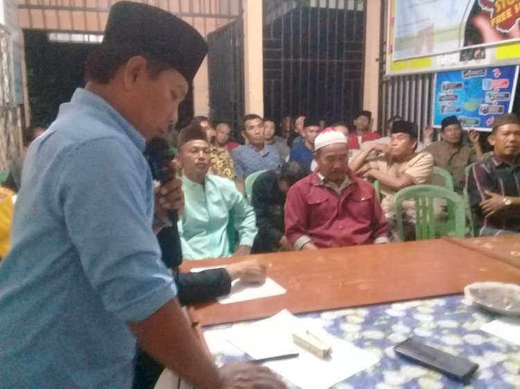 Musyawarah : mayoritas warga menuntut Wj salah satu okum BPD Padang Pandan berhenti dari jabatan/ist