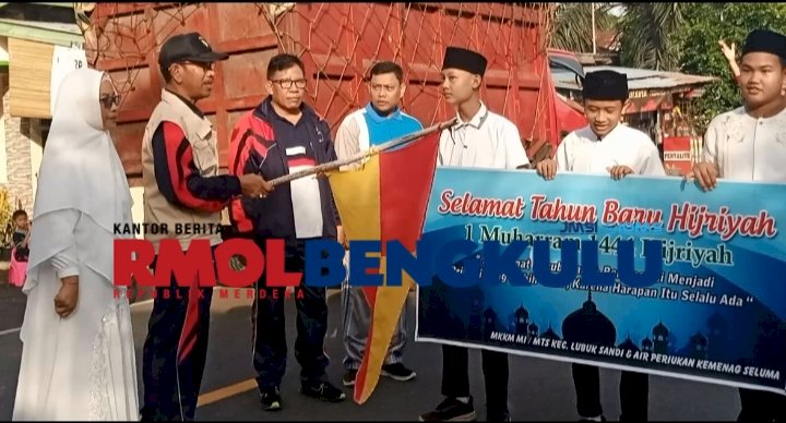 Ketua MUI Seluma, H.Nodi Herwansyah, melepas secara resmi pawai akbar/RMOLBengkulu
