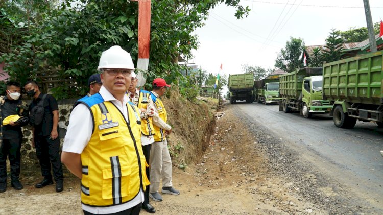 Gubernur meninjau pembangunan jalan poros Lubuk Durian - Lubuk Sini