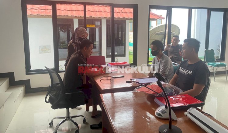 HS (35) warga Kecamatan Bungin Kuning Kabupaten Lebong, saat proses tahap II ke Kejari Lebong/RMOLBengkulu