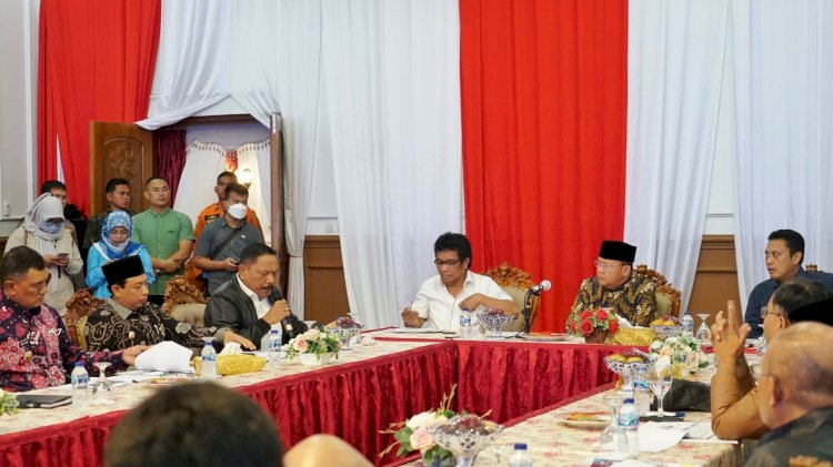 Gubernur Bengkulu Rohidin Mersyah didampingi Bupati/Walikota gelar rapat koordinasi sekaligus menyampaikan aspirasi kepada Komisi V DPR RI di Balai Raya Semarak Bengkulu, Jum'at (02/09)/MC 