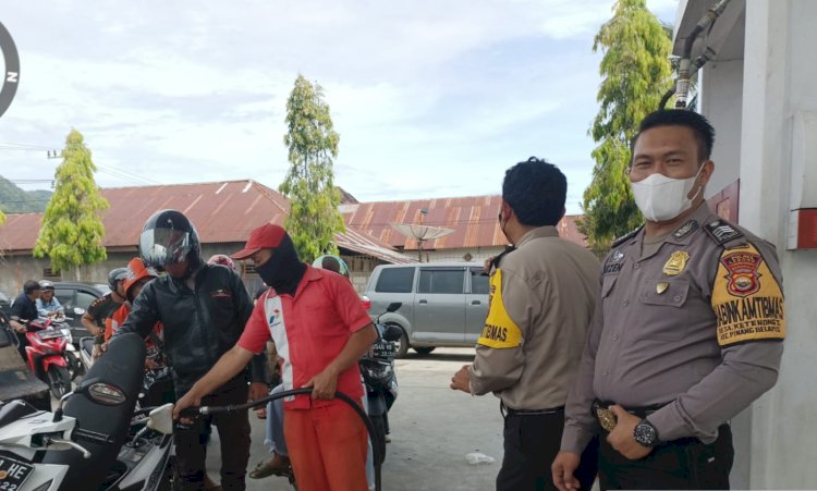 Tampak anggota polisi berjaga di SPBU Muara Aman/RMOLBengkulu