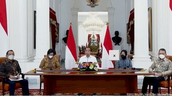 Presiden Joko Widodo bersama sejumlah menteri mengumumkan kenaikan harga BBM subsidi/Net