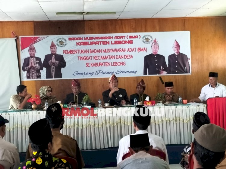 Ketua BMA Lebong, Nedi Aryanto Jalal saat mengarahkan pembentukan BMA tingkat kecamatan secara musyawarah/RMOLBengkulu