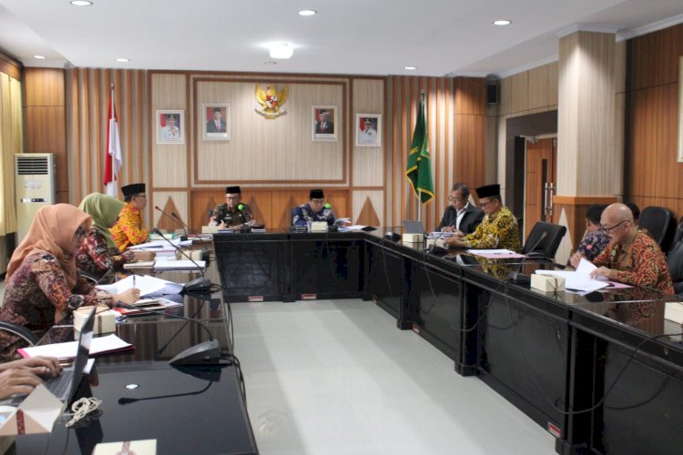 Rapat guna membahas Perwal tersebut, di Ruang Rapat Rafflesia Lantai II Kantor Gubernur, Senin (03/10)/RMOLBengkulu