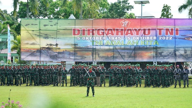 peringatan HUT ke-77 TNI yang diselenggarakan di Lapangan Kantor Gubernur Bengkulu, Rabu (5/10)/RMOLBengkulu