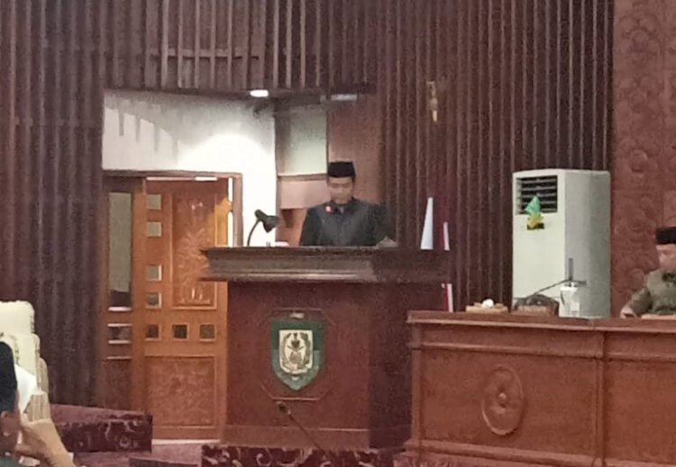 Junaidi SP saat menyampaikan pandangan fraksi Gerindra DPRD Provinsi Bengkulu