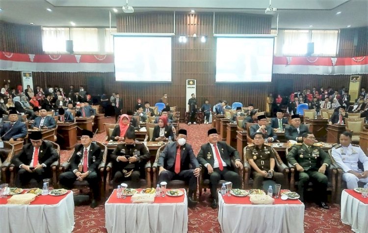Paripurna DPRD Provinsi Bengkulu Mendengarkan Pidato Kenegaraan Presiden RI Dalam Rangka HUT ke-77 Kemerdekaan RI Tahun 2022